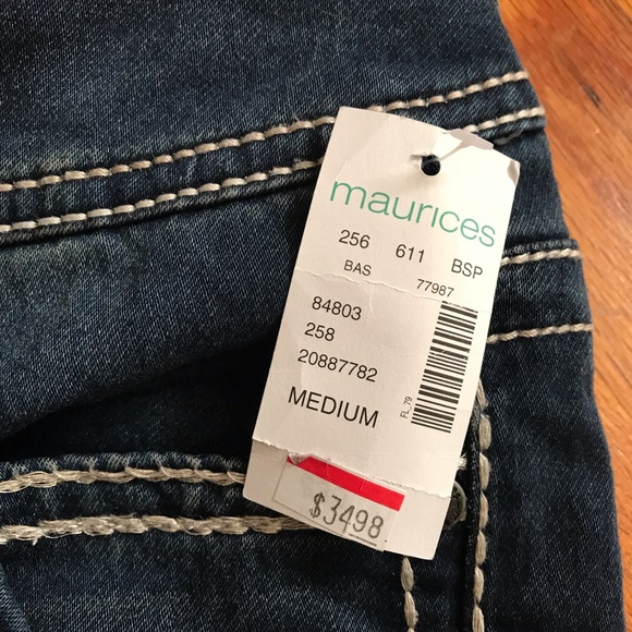 New Sequined Jean Capris - Picture 3 of 4